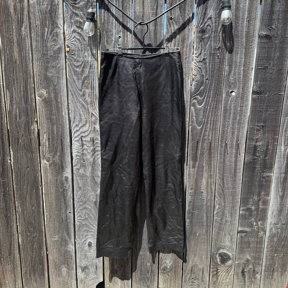 Danier Leather Slim Fit Size 6 Leather Pants with Side Zip